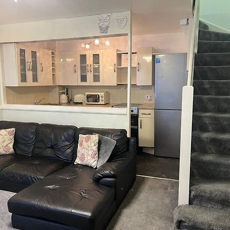 London 1 Bed Cosy House Lägenhet Norwood Exteriör bild