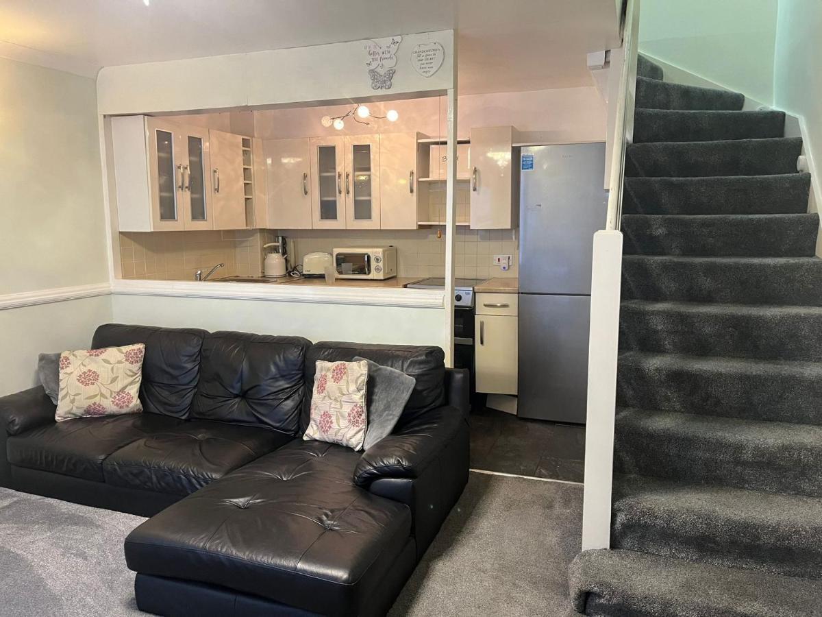 London 1 Bed Cosy House Lägenhet Norwood Exteriör bild