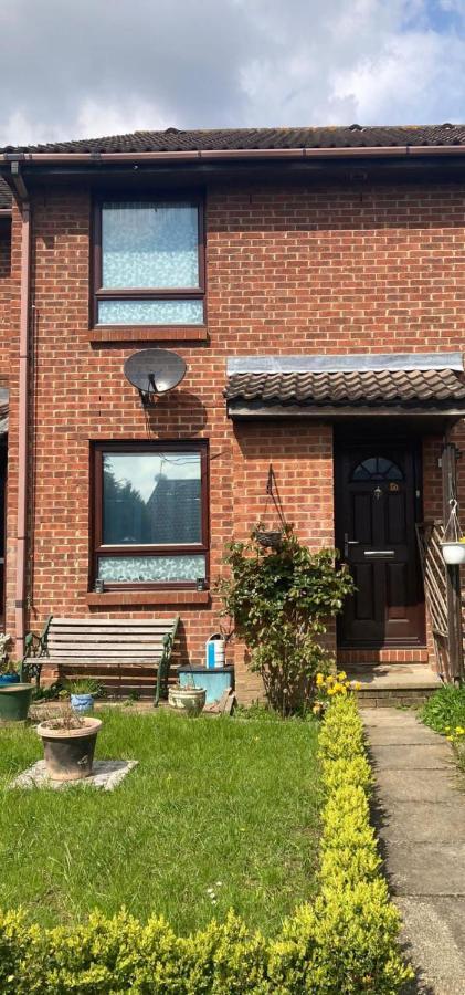 London 1 Bed Cosy House Lägenhet Norwood Exteriör bild